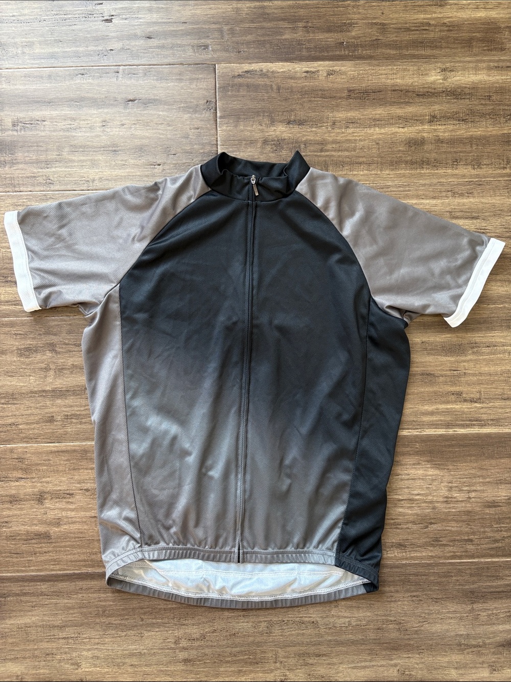 Men's Short Sleeve Cycling Jersey in Black and Gray